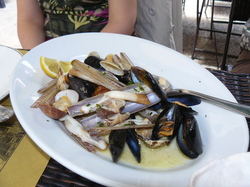 Razor clams at 40 Ladroni.JPG